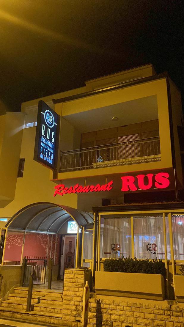 Svjetleća reklama · Restaurant RUS