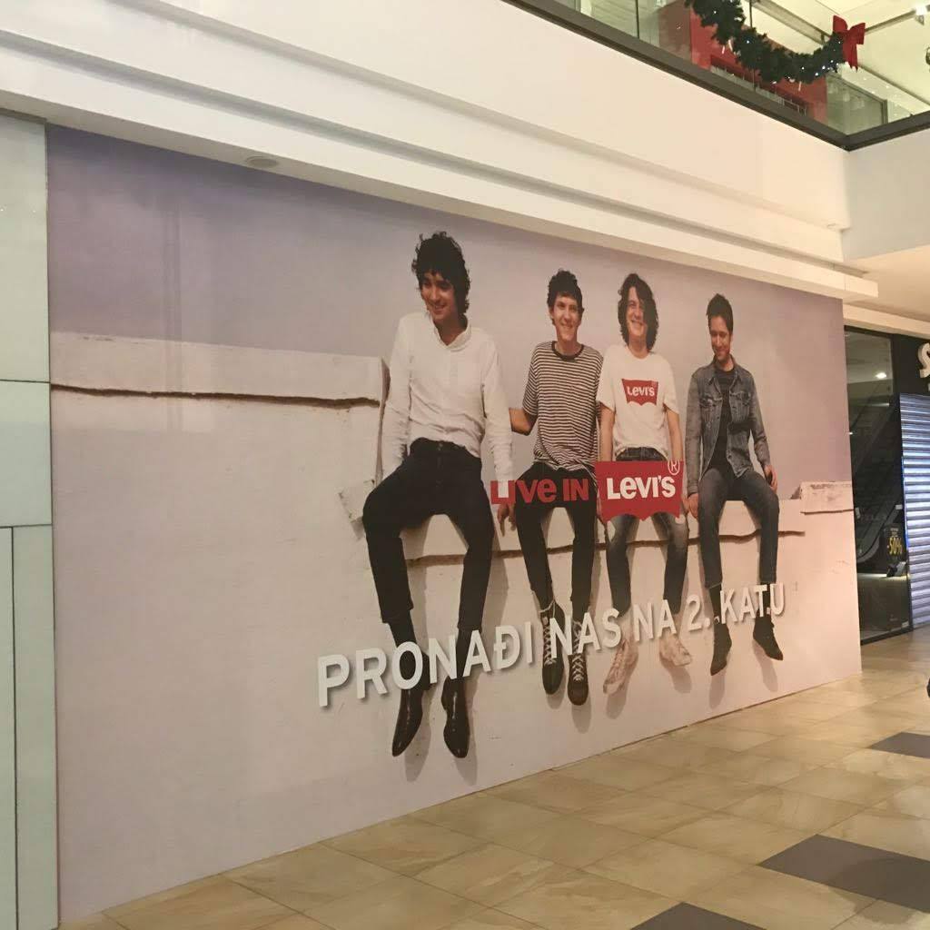 Zidna grafika i 3D slova · Levi's
